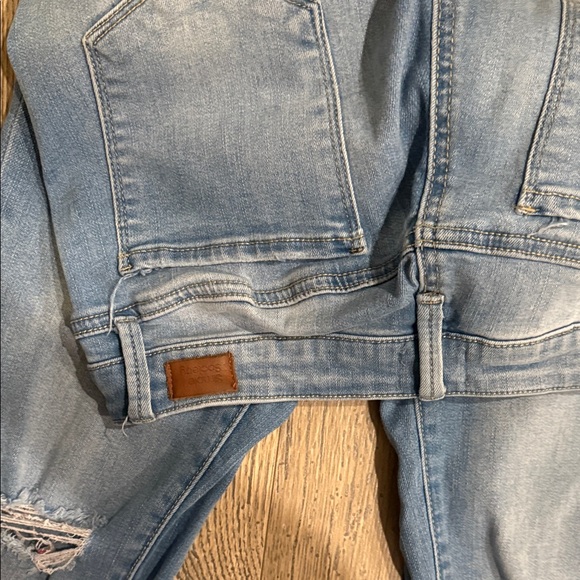 Stylish Distressed Blue Skinny Jeans for Women - Picture 3 of 3